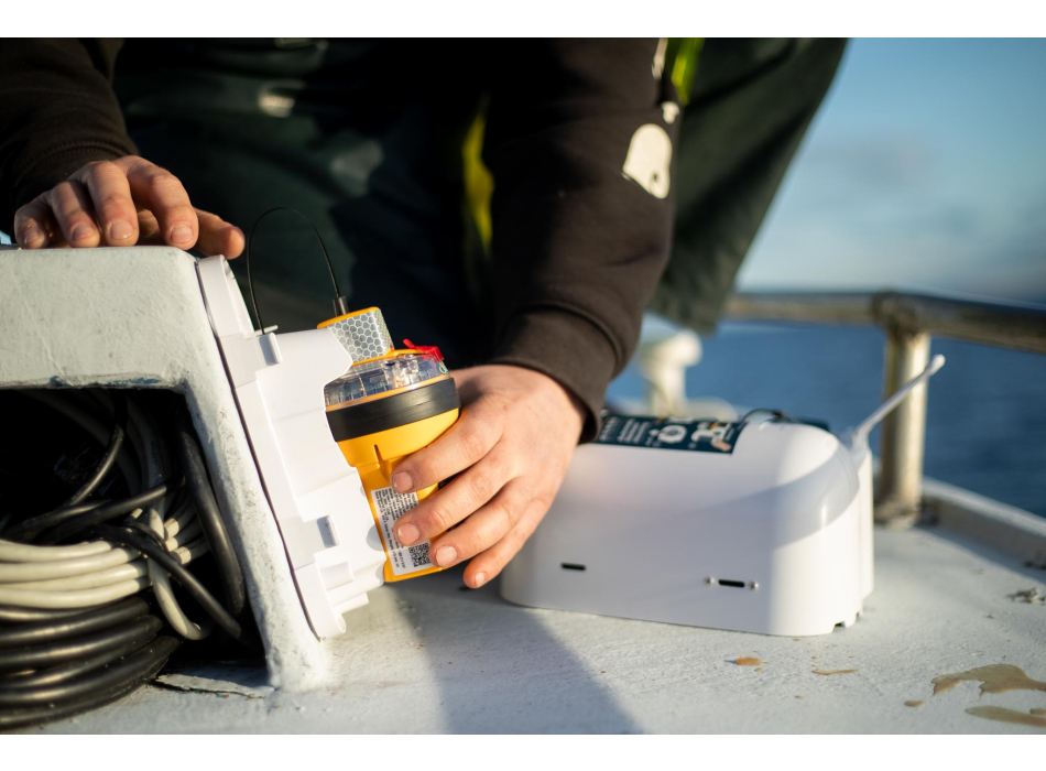 Balise de détresse Ocean Signal safeSEA EPIRB3 Pro avec GPS et AIS Auto Painestore