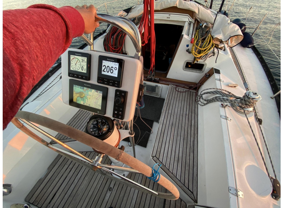 Support d'écran tubulaire Scanstrut Helm POD Painestore